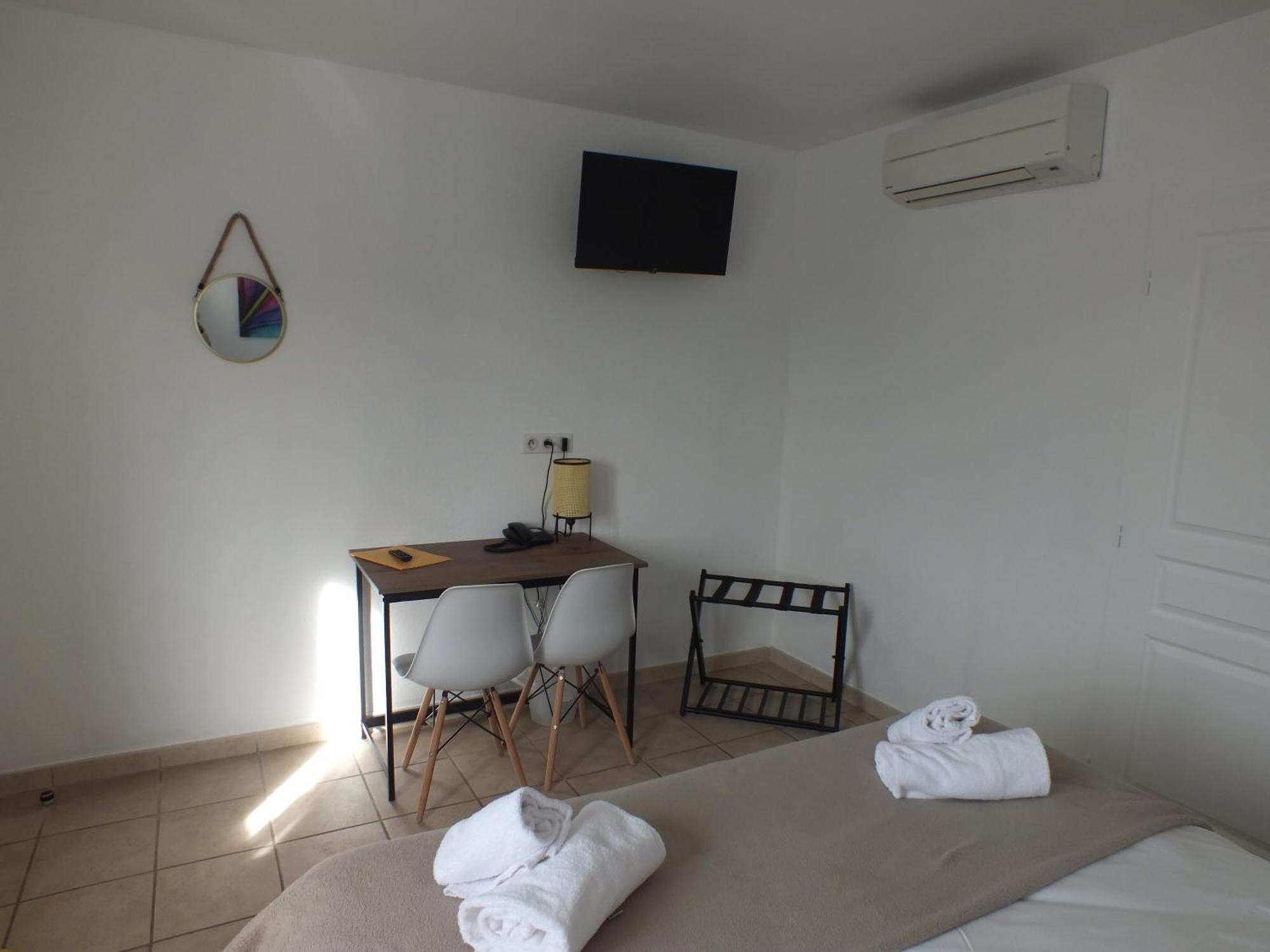 Logis Hotel Restaurant Le Clos Saint Loup Bram 外观 照片