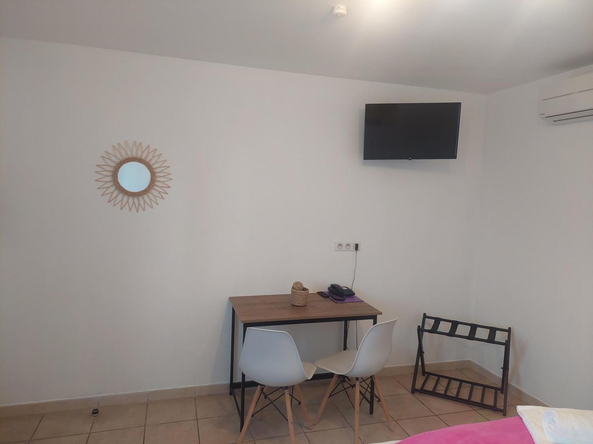 Logis Hotel Restaurant Le Clos Saint Loup Bram 外观 照片